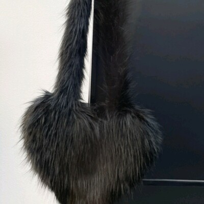 Furry heart shoulder bag