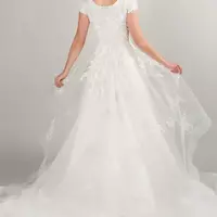  A-line Lace Tulle Modest Wedding Dress With Cap Sleeves Scoop Neck Ruffles Skirt Country Women Modest Lds Bridal Gowns - Thumbnail 1