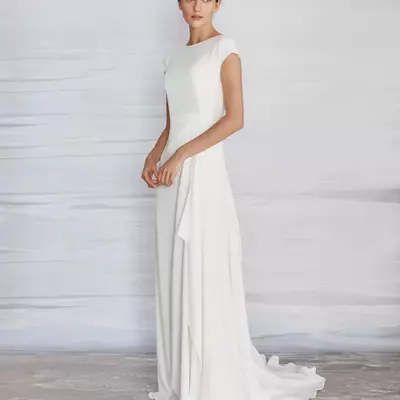Simple a-line crepe wedding dress modest with cap sleeves high neck sweep train women informal boho beach bridal gowns bride robe 
