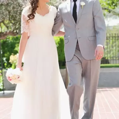 A-line lace tulle beach modest wedding dresses short sleeves cheap simple summer garden informal reception bridal gowns mature bride