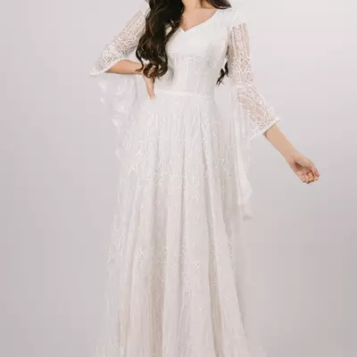 Vintage lace modest wedding dresses with long sleeves v neck simple a-line boho bridal gowns covered buttons temple bridal gowns custom