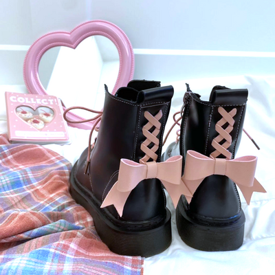 Aesthetics combat boot with bow