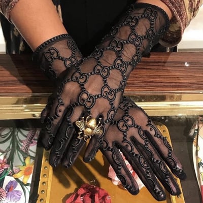 Luxury lace gloves