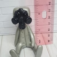 Gas mask Robot Resin Art Toy Figure  - Thumbnail 7