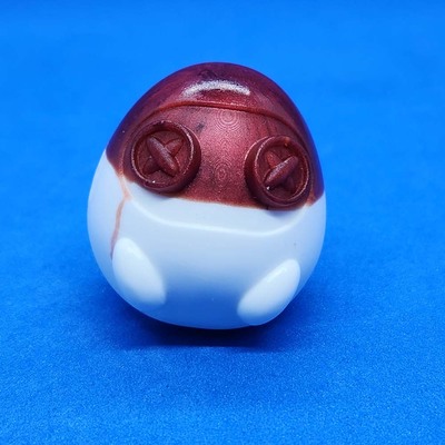 Behbes Collectible Figure (small) (maroon top/half white)