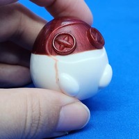 Behbes Collectible Figure (small) (maroon top/half white) - Thumbnail 5