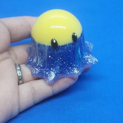 Blubby (yellow top/blue holo flakes bottom)