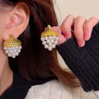 Vintage pinecone-shaped strawberry faux pearl earrings