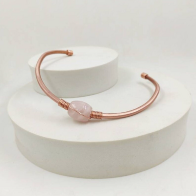 Torque necklace with rose quartz stone, copper choker for women, wire wrap rigid necklace gift for her