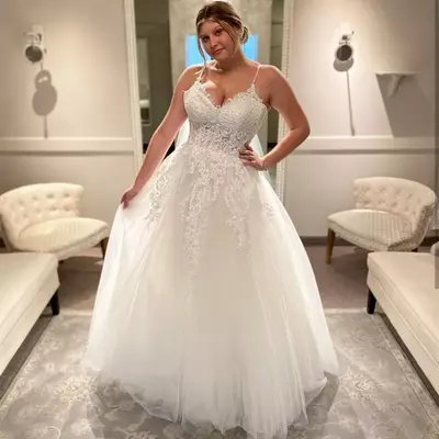 Sweetheart lace appliques floor length big size custom made a-line bridal gowns roeb de mariee