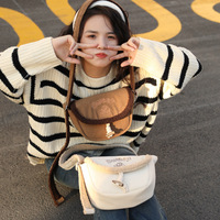 Simple embroidered saddle bag crossbody bag - Thumbnail 1