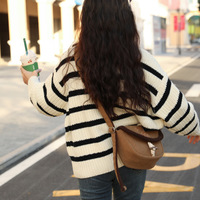 Simple embroidered saddle bag crossbody bag - Thumbnail 3