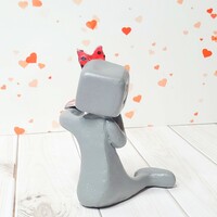 Lady Luck Robot Resin Figure - Thumbnail 3