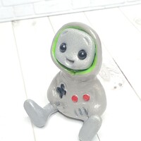 Nostalgia Gaming Hoodie Robot Resin Figure - Thumbnail 2