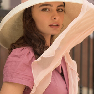 Stay Stylish in the Sun - Oversize Beach Straw Hat in White – Your Chic Summer Essential - Thumbnail 2