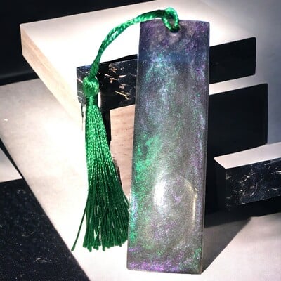 Color shift bookmark