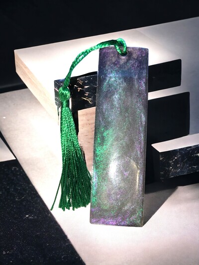 Color shift bookmark