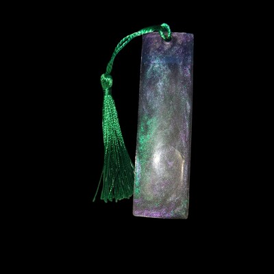 Color shift bookmark