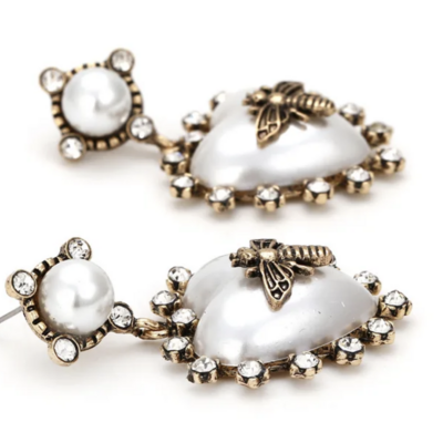 Valentines day heart bee earrings white and vintage gold look