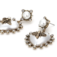 Valentines Day Heart Bee Earrings White and Vintage gold look - Thumbnail 2