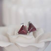 Triangle Sugerloaf Garnet Pyramid Red Garnet Earstuds 925 Sterling Silver Stud Earrings One Pair Simple Earstuds