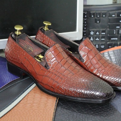 Handmade men's burgundy alligator print leather loafer shoes - Thumbnail 3