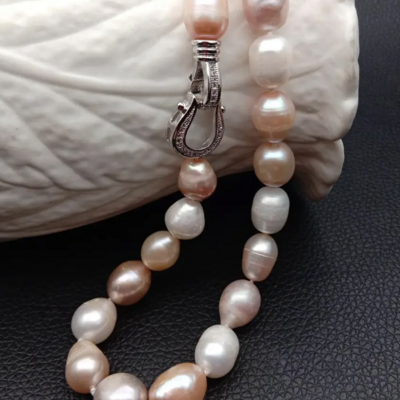 Pearl neckace with cz clasp