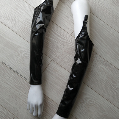 Intrigue garter sleeves - shiny black - Thumbnail 2