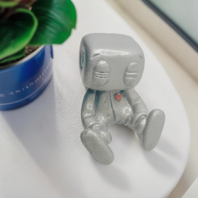 Sleepy robot resin art toy figurine