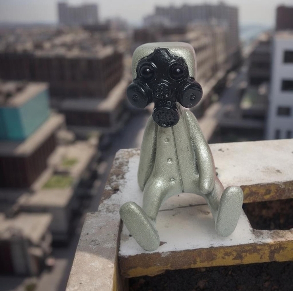 Gas mask Robot Resin Art Toy Figure 