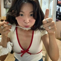 Red Bow Short Sleeve T-shirt  - Thumbnail 1