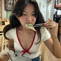 Red Bow Short Sleeve T-shirt  - Thumbnail 3