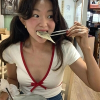 Red Bow Short Sleeve T-shirt  - Thumbnail 2