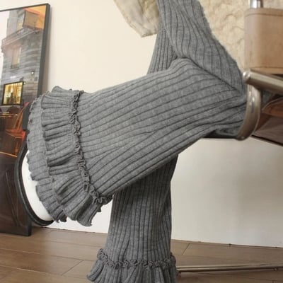 Grey pleated layer knit pants