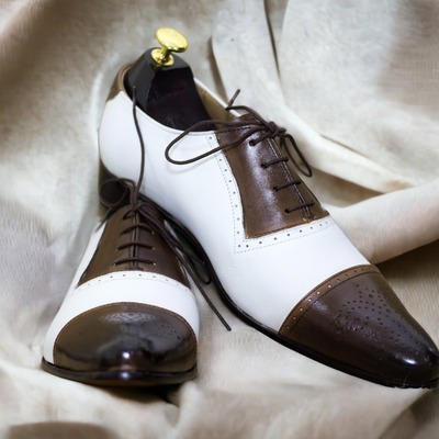 Handmade men's two tone leather lace up brogue toe dress shoes