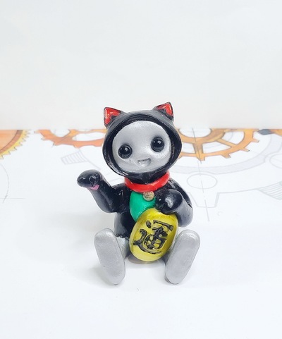 Maneki Neko Robot (Black) Resin Art Toy Figure Kawaii Desk Friend Gift