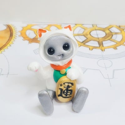 Maneki neko robot (white) resin art toy figure kawaii desk friend gift