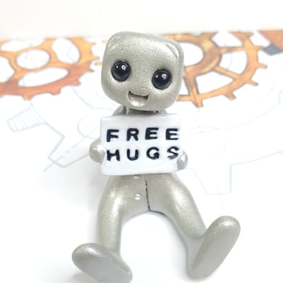 Free hugs robot figurine resin art toy kawaii desk decor