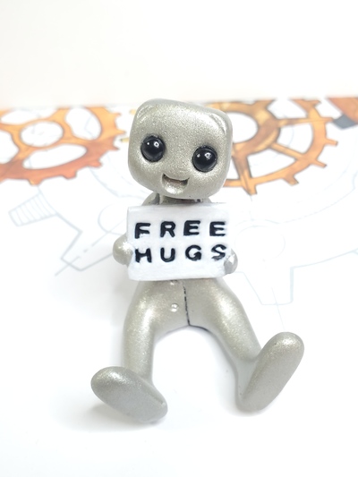 Free Hugs Robot Figurine Resin Art Toy Kawaii Desk Decor