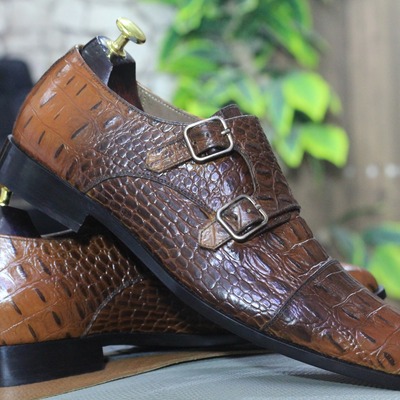 Handpainted men's brown leather cap toe double buckle alligator print fashion shoes