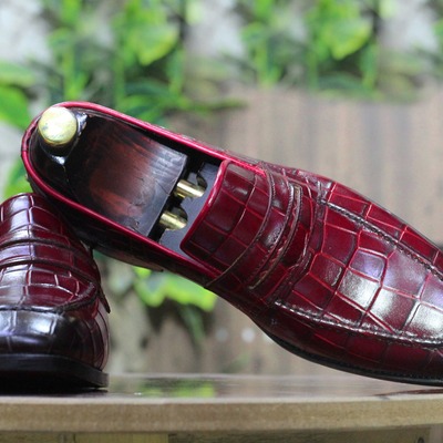 Handmade men's burgundy alligator print leather penny loafer shoes - Thumbnail 1