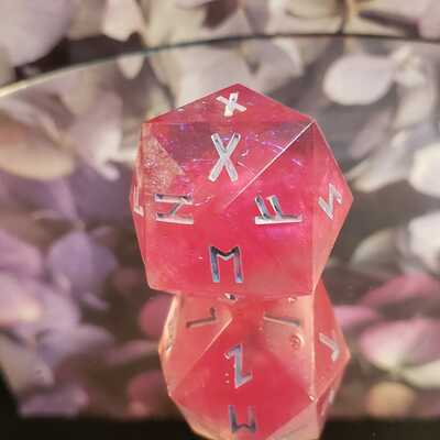 Pink shimmer rune dice - Thumbnail 4