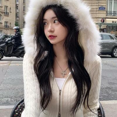 Furry hoode cropped jacket