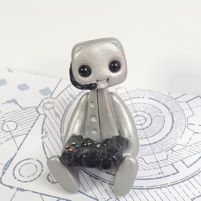 Gamer robot figure resin art toy desk gift