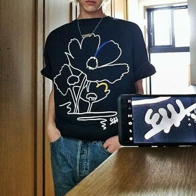 Vintage flower black tee