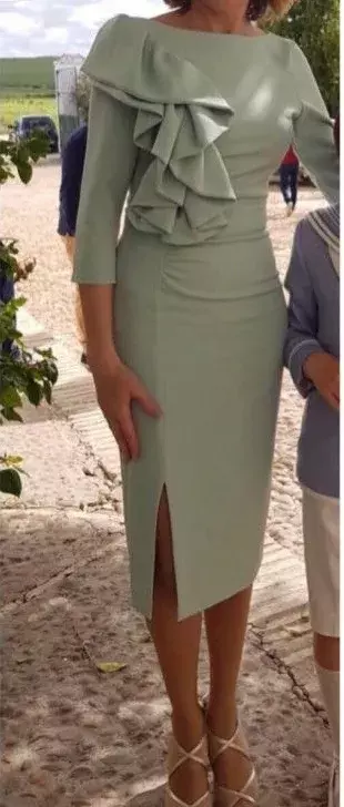 Short Mother of the Bride Dresses Knee Length 3/4 Sleeves Ruffles 