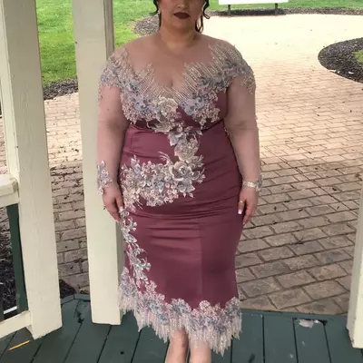 Fashion beaded plus size mother of the bride dresses sheer jewel neck long sleeves wedding guest dress tea length appliqued formal gowns