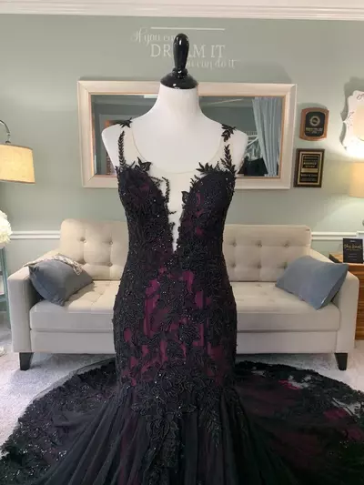 Vintage Purple and Black Mermaid Wedding Dresses Gothic Lace Appliques Beaded Sheer Neck Long Train Boho Bridal Gown Robe De Mariage