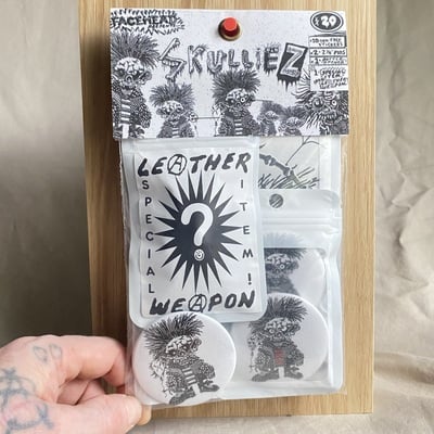 Skulliez sticker/pin pack