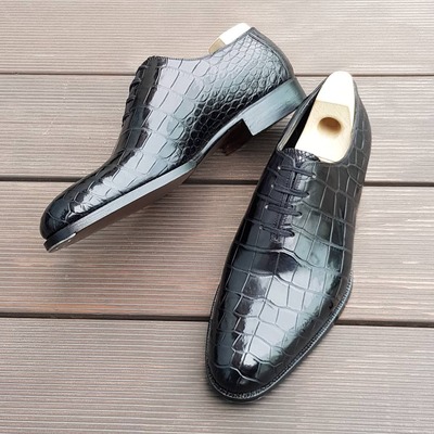 Wholecut oxford in black crocodile texture leather shoes